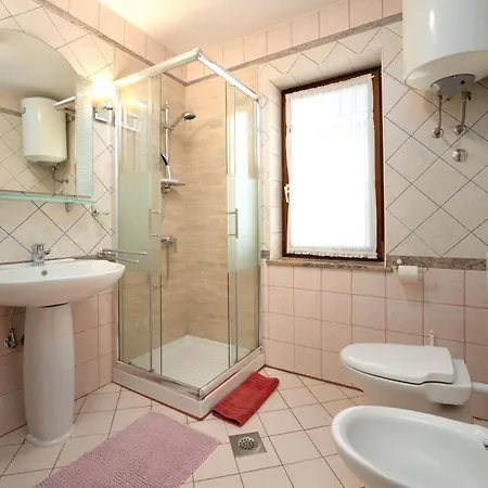 Apartment Ap 4, Nur 500 Meter Zum Zentrum Funtana